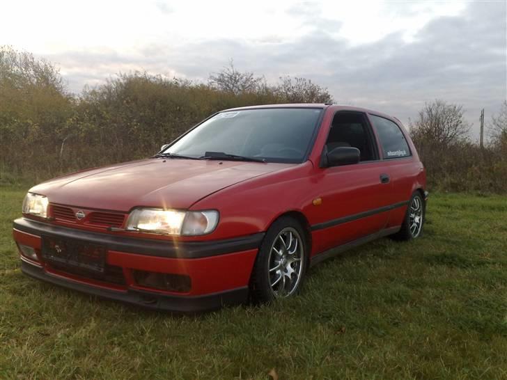 Nissan sunny N14 totalskadet billede 2