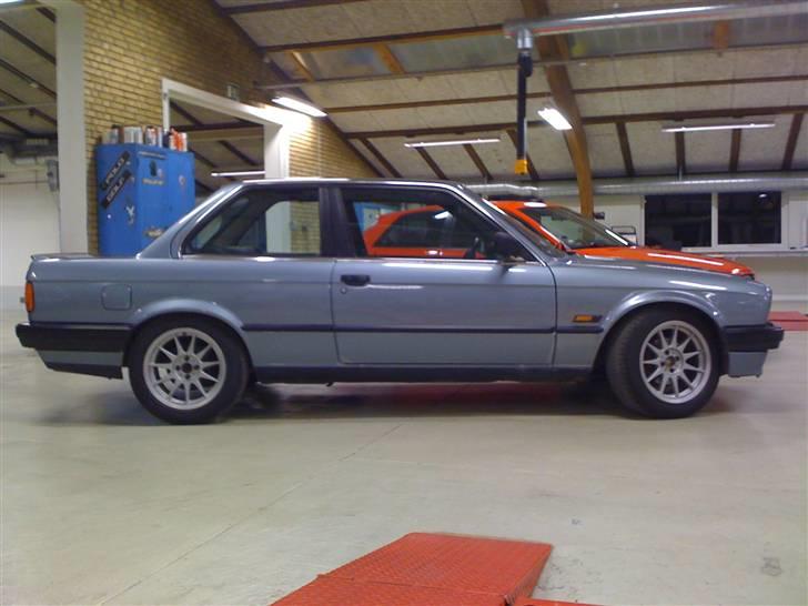 BMW E30 320I 2D - Ny poleret, sammen med Cralle´s A3´er..  billede 4