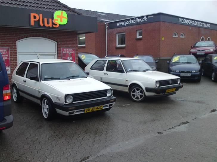 VW Golf II GTD - Solgt - Min Golf og min buddy Jesper L.´s Golf. billede 2