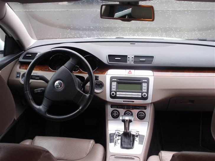 VW Passat 3C - Snart kommer nye lister med børstet stål, isteden for de mahogny lignende listerne billede 7