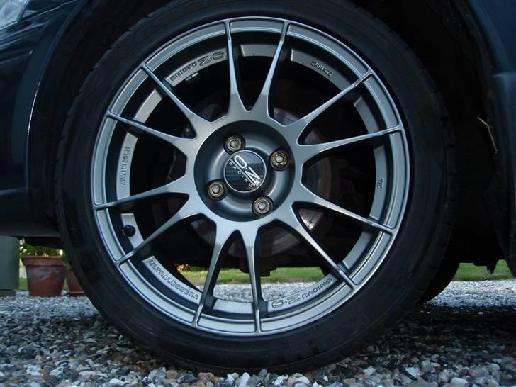 Mazda 323 BA Sedan 1,5 GLX - Mine dejlige OZ fælge :D billede 16