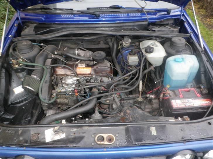 VW Golf 2 TD [Solgt] - Den køre som en drøm med den her motor, man kan ikk mærke den er ved at være en ældre herre, da alle slanger og beholder er blevet skiftes, så der er ingen problemer billede 6