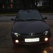 Peugeot 306 brændt.