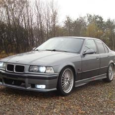 BMW E36 320i