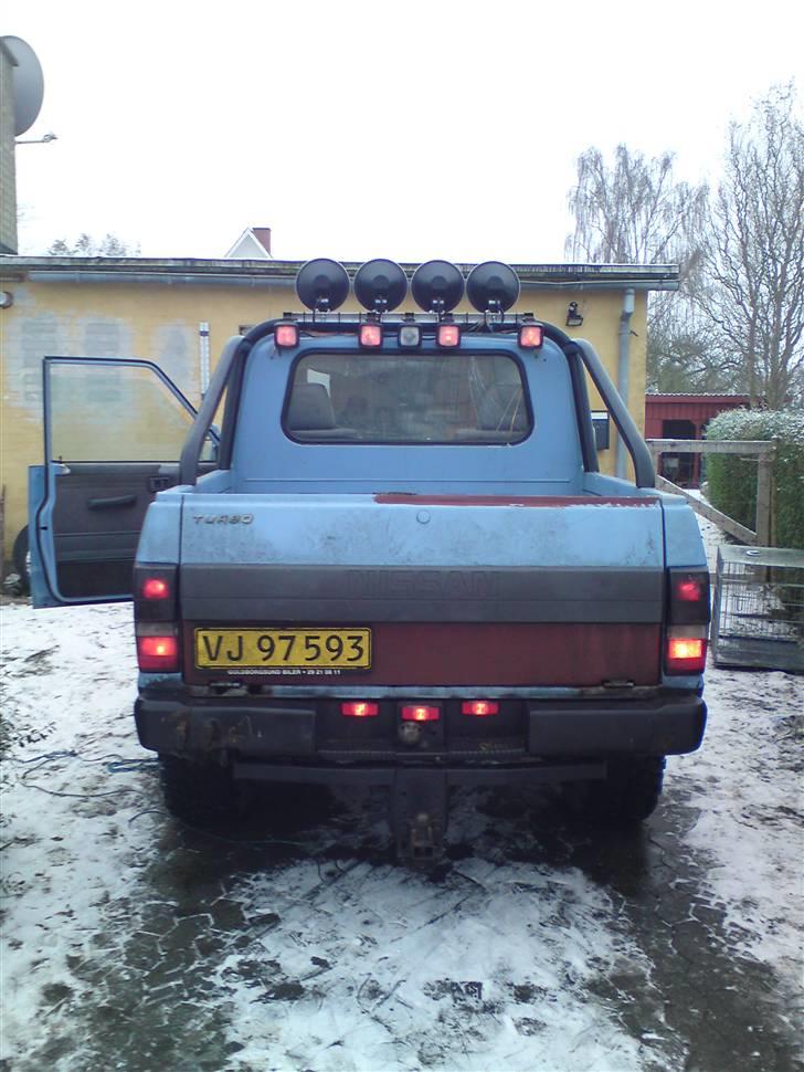 Nissan Patrol 2.8 TD Byttet - Der mangler en pære i den midterste arbejdslampe bagpå desværre :( Men det kommer inden længe :) billede 4