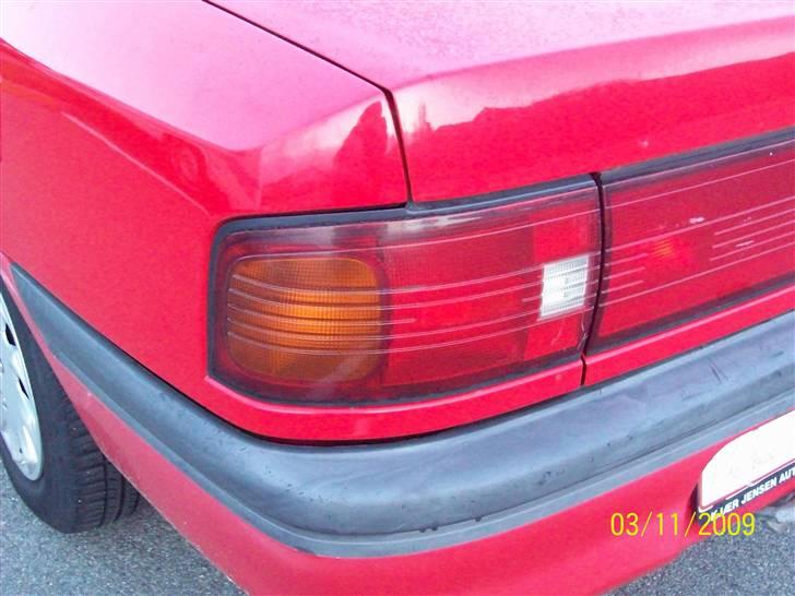 Mazda 323 1,3 glx  billede 6