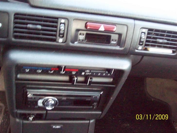 Mazda 323 1,3 glx  billede 9