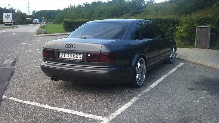 Audi S8 "custom" SOLGT!! - cleanet nr plade ramme.. billede 4