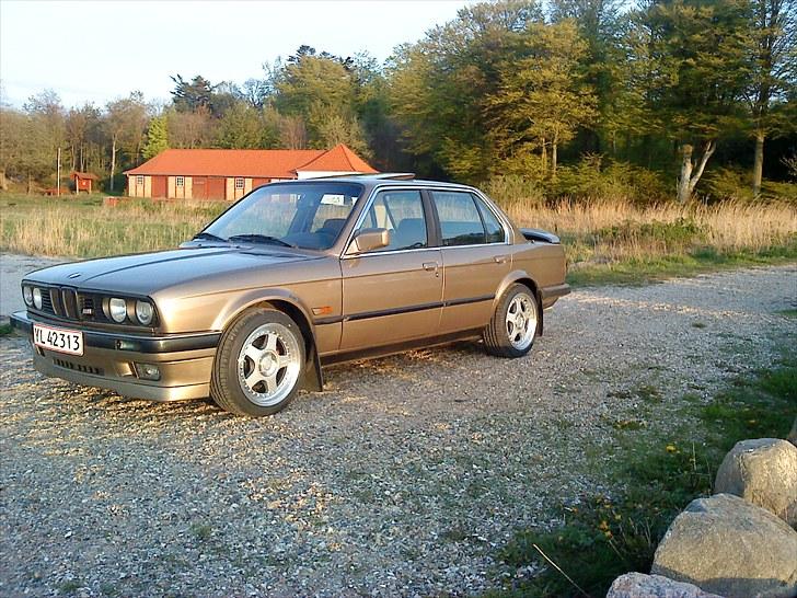 BMW 325I    E30  billede 4