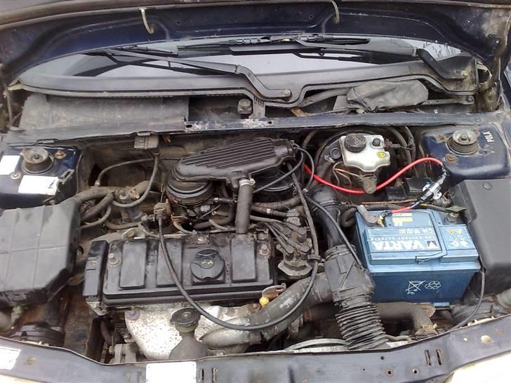 Peugeot 106 S. "Grislingen"  - Pudset motorrum.. så fik jeg tid ;)  billede 13