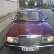 Mercedes Benz 230 E (W123)