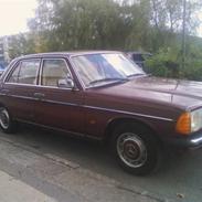 Mercedes Benz 230 E (W123)