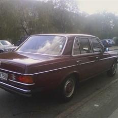 Mercedes Benz 230 E (W123)