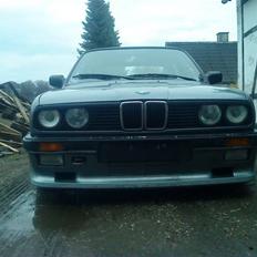 BMW 320i e30 