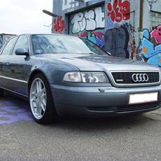 Audi A8 3,7 Quattro
