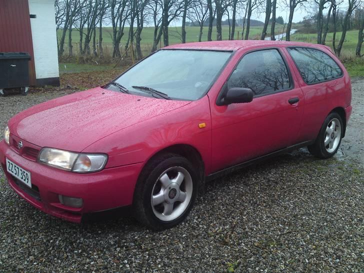 Nissan Almera 1,6 billede 1