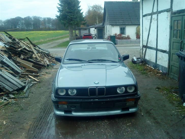 BMW 320i e30  billede 1