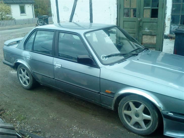 BMW 320i e30  billede 3