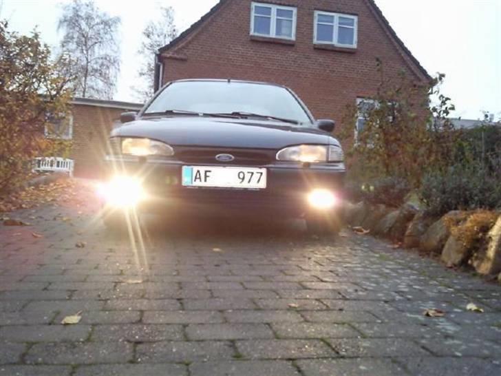 Ford mondeo 2,5 V6 totalskadet billede 1