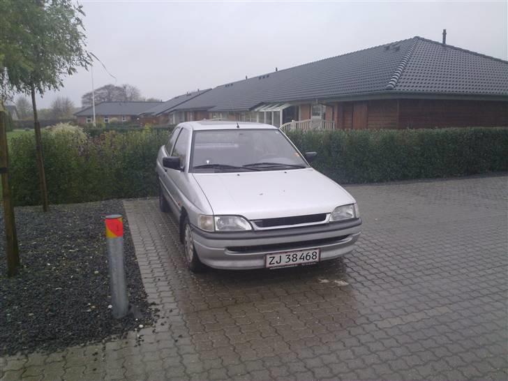 Ford Escort 1.6 (Skrottet) billede 1