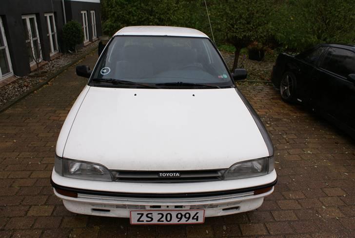 Toyota Corolla 1,3 Xl "solgt" billede 1