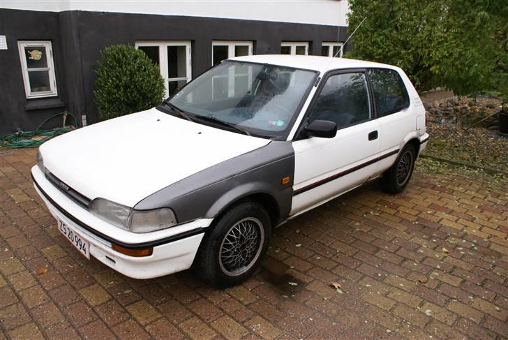 Toyota Corolla 1,3 Xl "solgt" billede 2