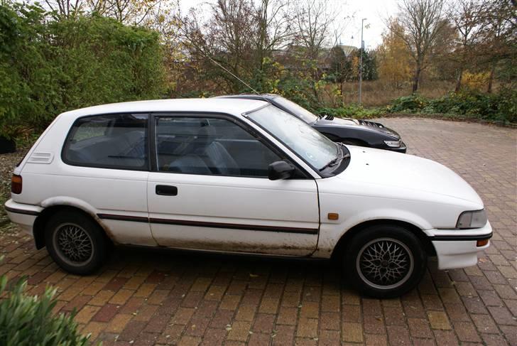 Toyota Corolla 1,3 Xl "solgt" billede 4