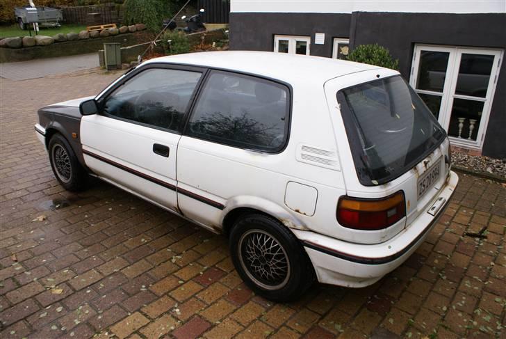 Toyota Corolla 1,3 Xl "solgt" billede 6