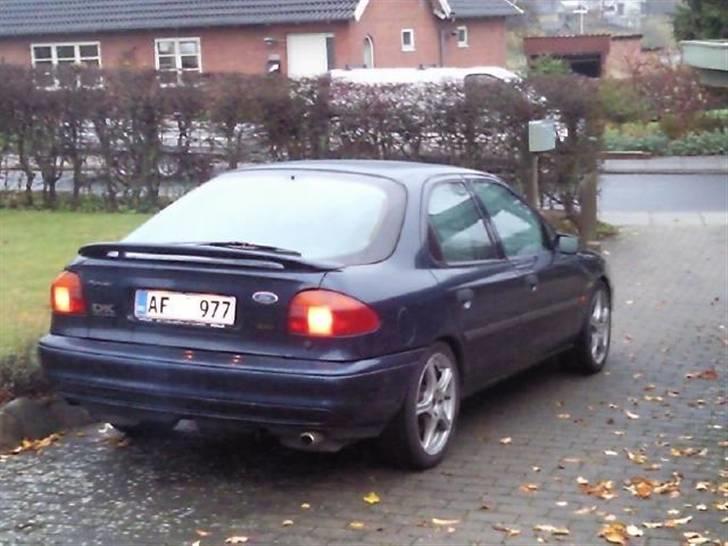 Ford mondeo 2,5 V6 totalskadet billede 5