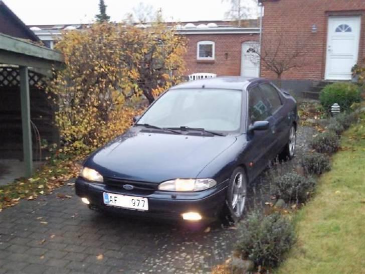 Ford mondeo 2,5 V6 totalskadet billede 8