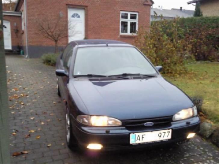 Ford mondeo 2,5 V6 totalskadet billede 9