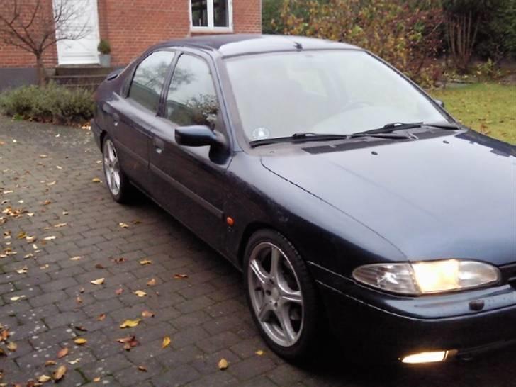 Ford mondeo 2,5 V6 totalskadet billede 10