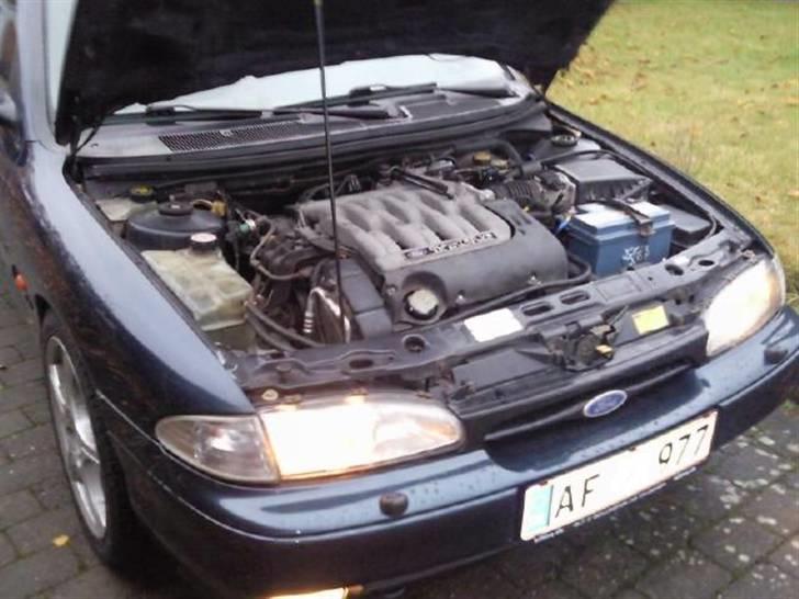 Ford mondeo 2,5 V6 totalskadet billede 13