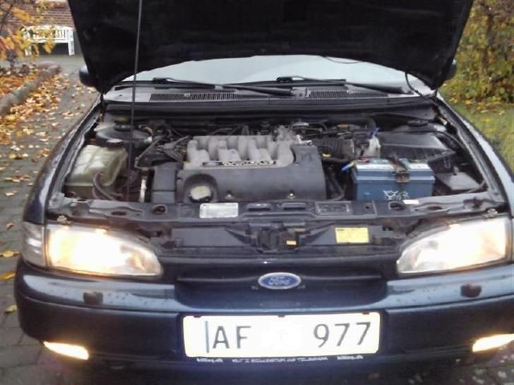 Ford mondeo 2,5 V6 totalskadet billede 14