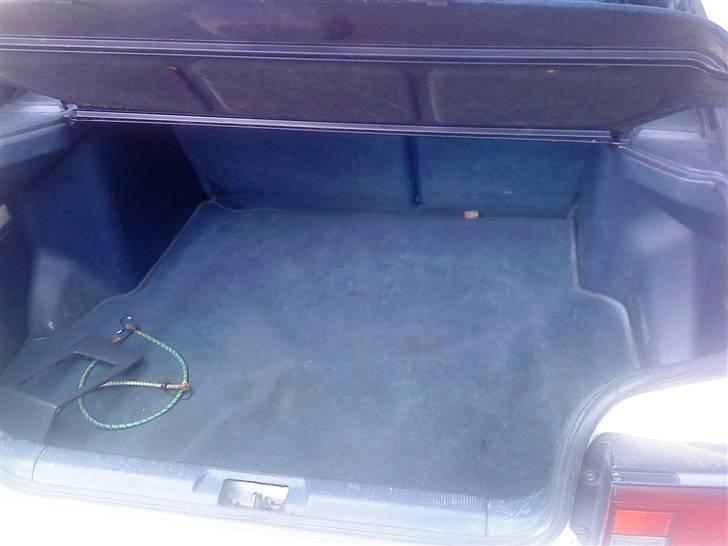 Toyota Carina II - Solgt - - Bagagerumsklappen holder ikke altid sig selv oppe :) billede 3