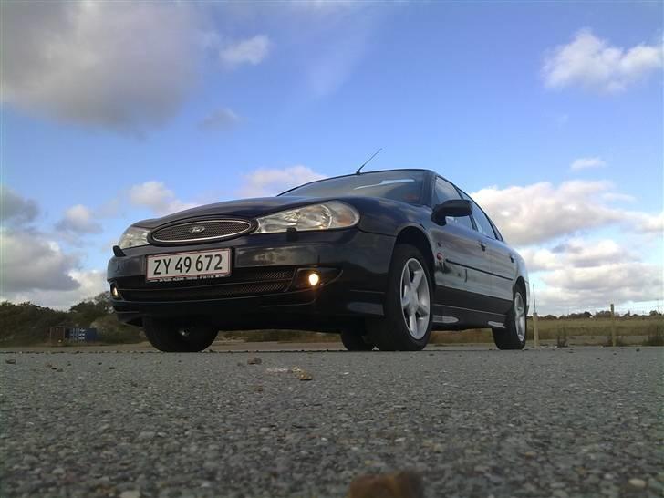 Ford Mondeo V6 Ghia   billede 1