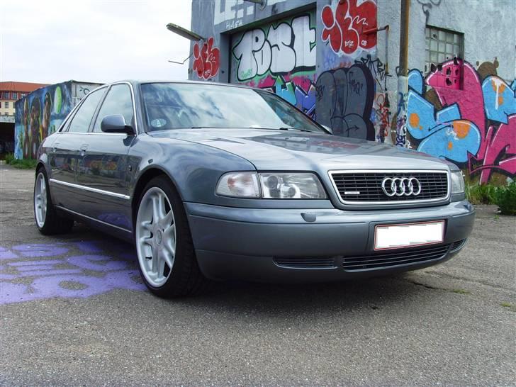 Audi A8 3,7 Quattro billede 1