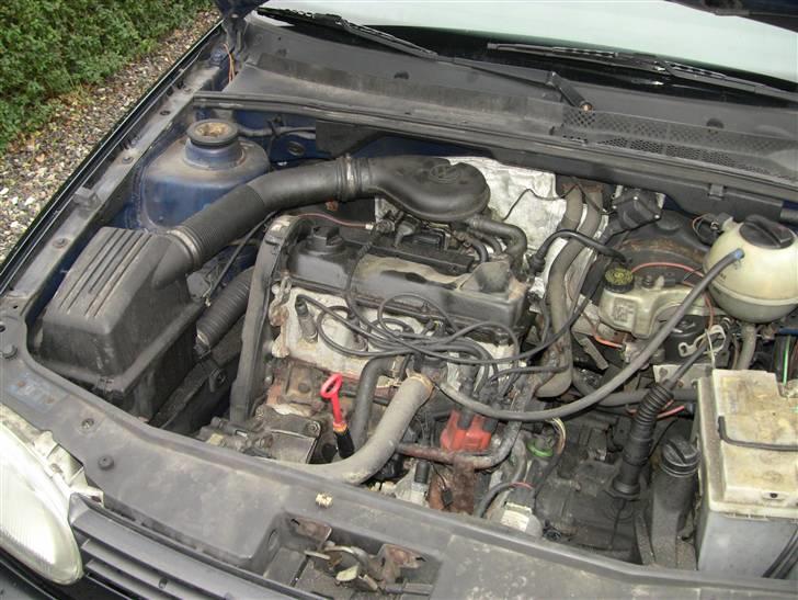 VW Golf 3 Variant *SOLGT* - Symaskinen....der skal godt nok ryddes op og renses.... billede 11