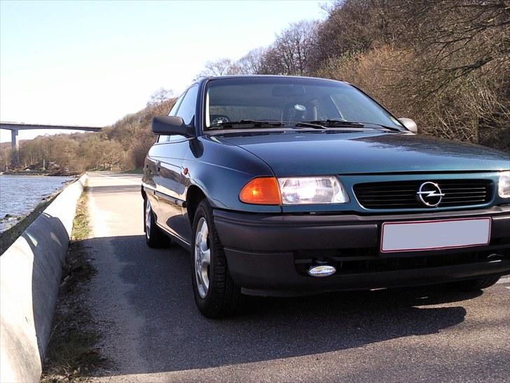 Opel Astra 1,6i 16v GL SOLGT billede 1