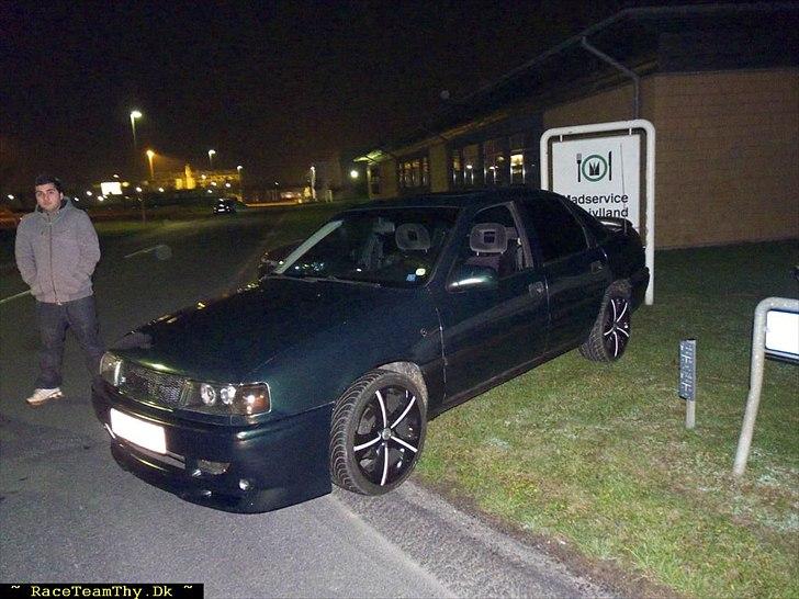 Opel Vectra A 2.0i (SKROTTET) billede 1