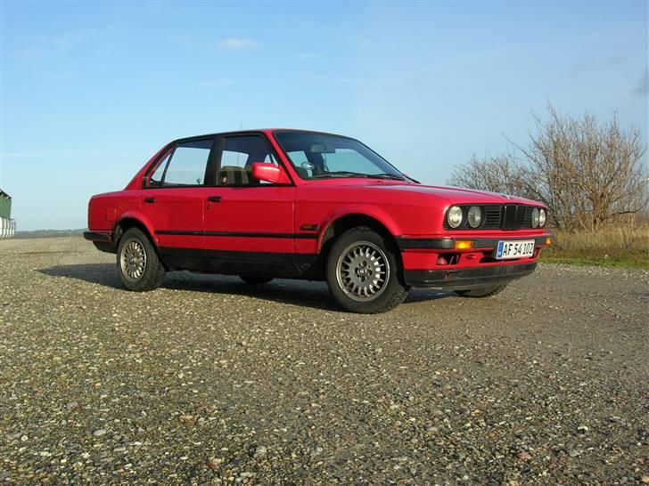 BMW E30 320i SOLGT billede 1