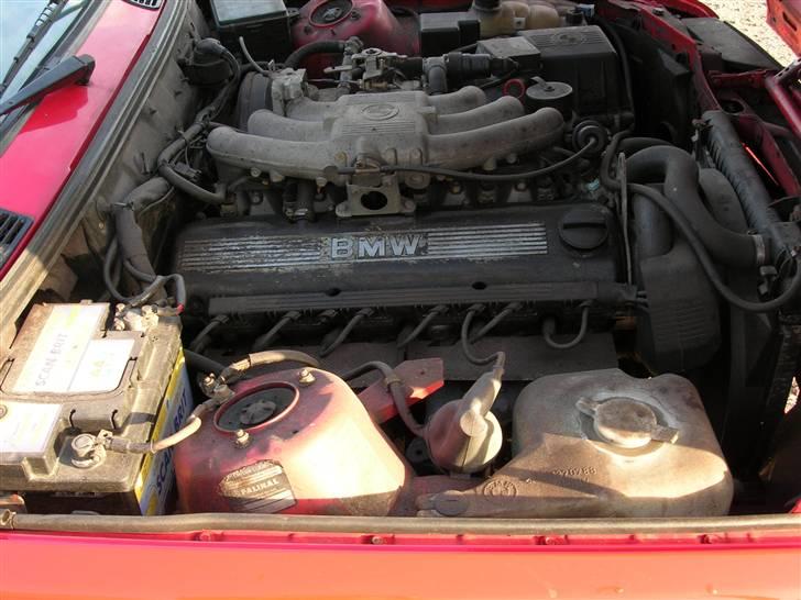 BMW E30 320i SOLGT billede 10