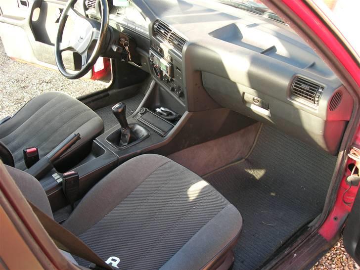 BMW E30 320i SOLGT billede 14
