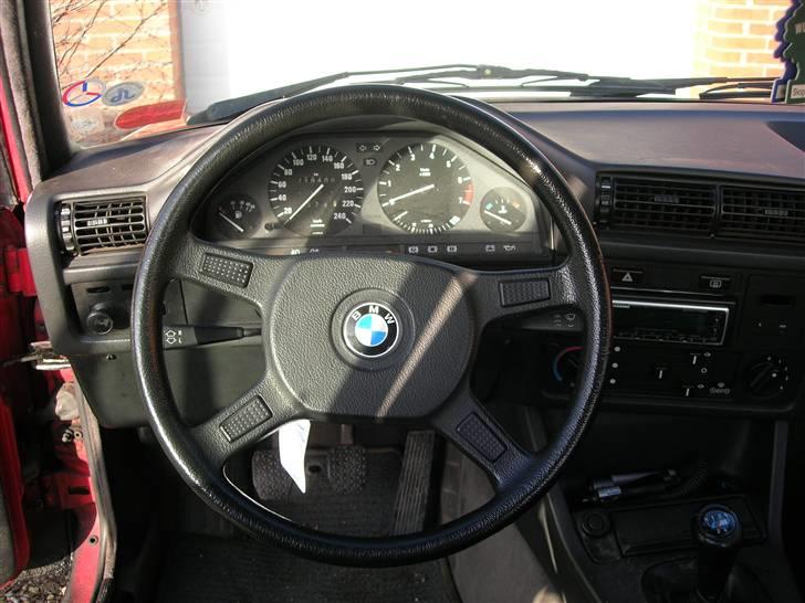 BMW E30 320i SOLGT billede 15