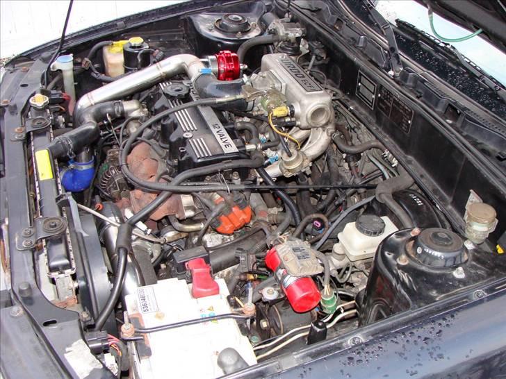Hyundai Scoupe SL Turbo "Solgt" - Lidt motorrum, ikke meget standard styring tilbage her :-D billede 15