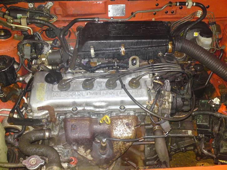 Nissan Almera 1,6 - Motor efter vask - det hjalp en hel del.  billede 11