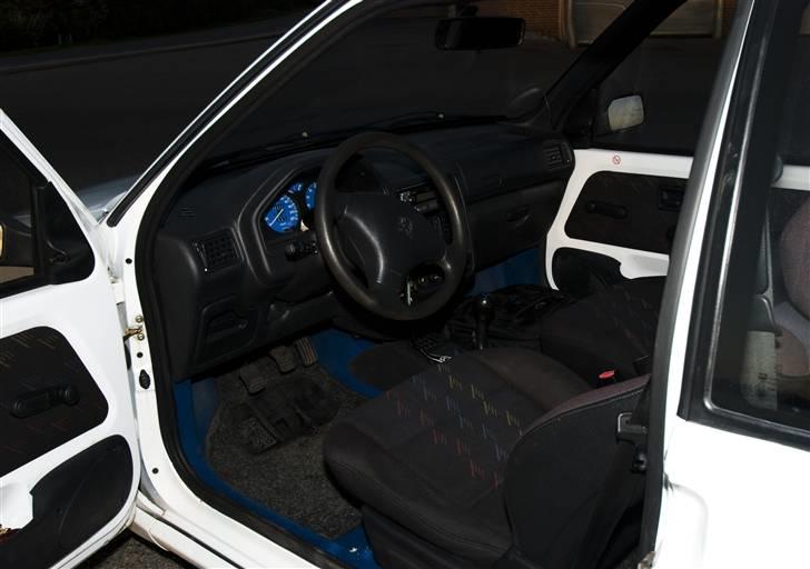 Peugeot 106 1,6  Rallye (solgt) - Det kommer til at pynte med en hvid kabine !  :D billede 7