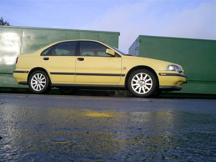 Volvo S40 1.8  - 16`org volvo fælge. . Se lige den dejlige frihøjde.. billede 3