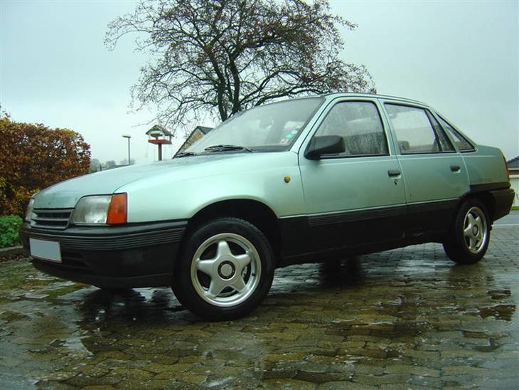 {{currentPhoto.altText}} billede {{currentPhoto.number}}