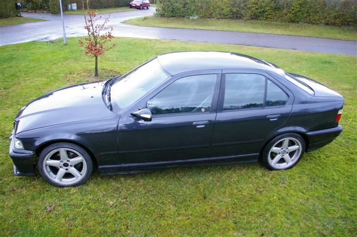 BMW E36 320i billede 1